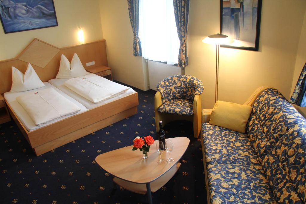 Hotel Bayrischer Hof Wels Room photo
